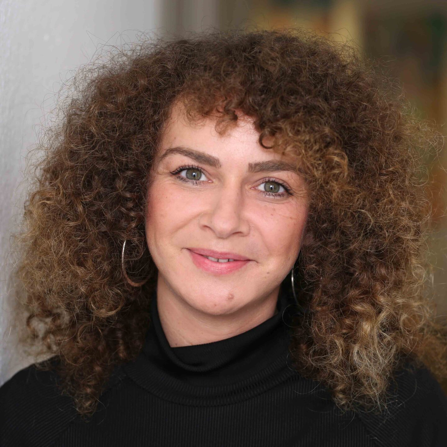 Portraitaufnahme von Sema Gül - Koordinatorin GBS Duvenstedt.